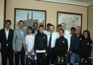 Altınok'tan atletlere övgü